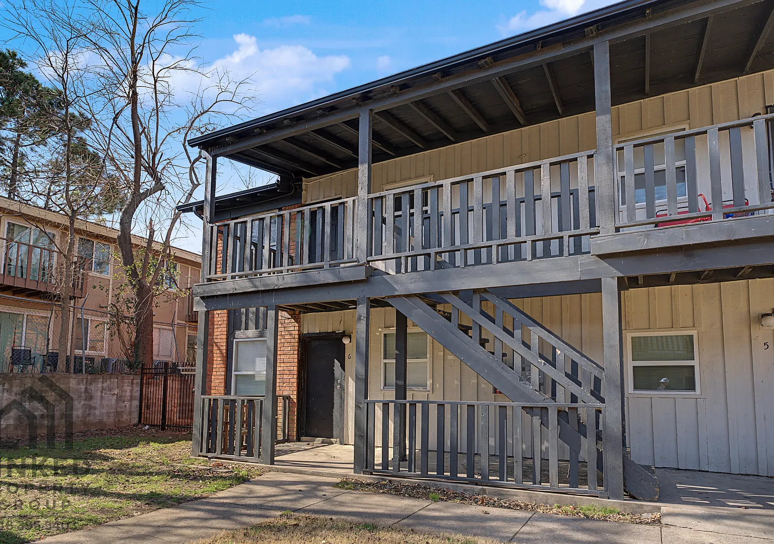 Charl Ann Apartments — Photo 4