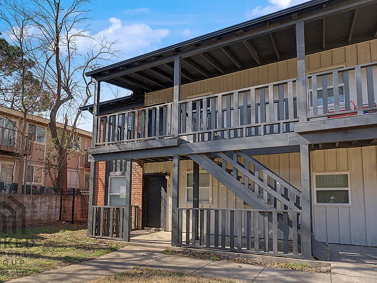 Charl Ann Apartments — Photo 4