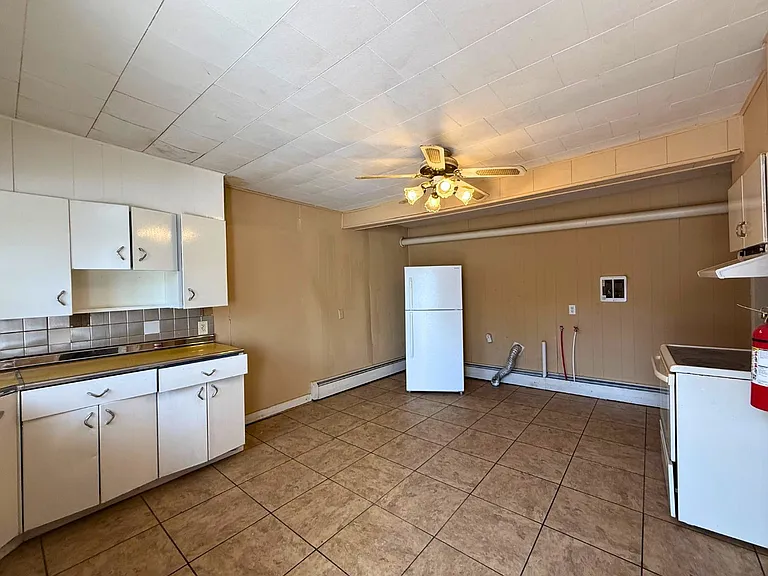 152 E Market St #B — Photo 2