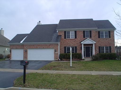 1st image of 826 Columbia Cir