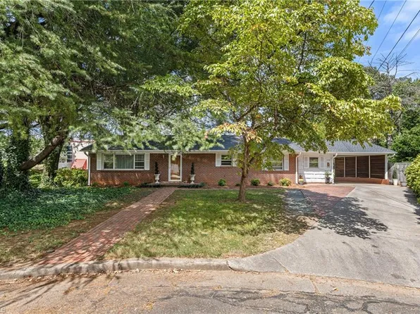 638 Bethany Ct, Winston Salem, NC 27103