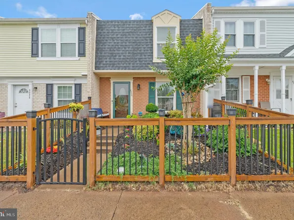 8320 Sunnyside Ct, Manassas Park, VA 20111