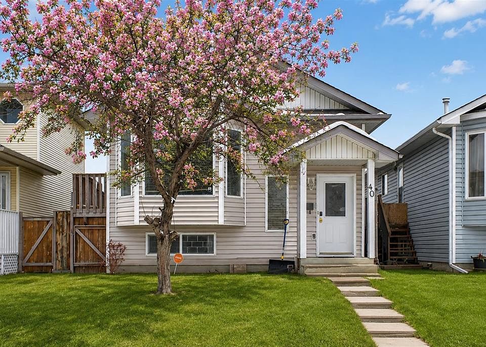 1st image of 40 S Erin Cir SE