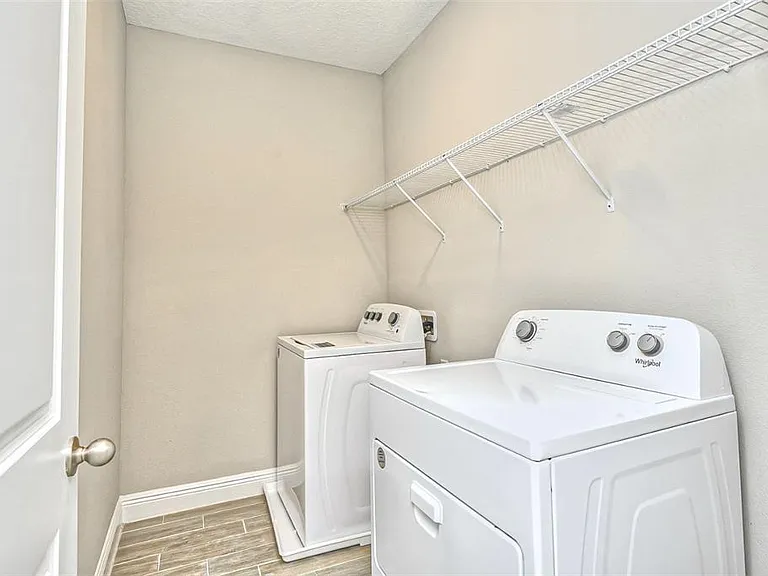 6427 Cyrils Dr — Photo 21