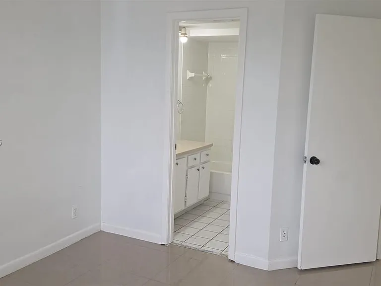 210 Lake Pointe Dr #209 — Photo 20