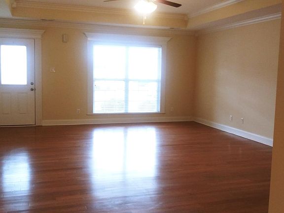 4th image of 1120 Cherbourg Dr