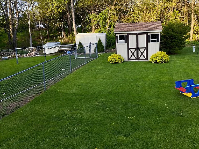 302 Ridgeview Dr — Photo 3