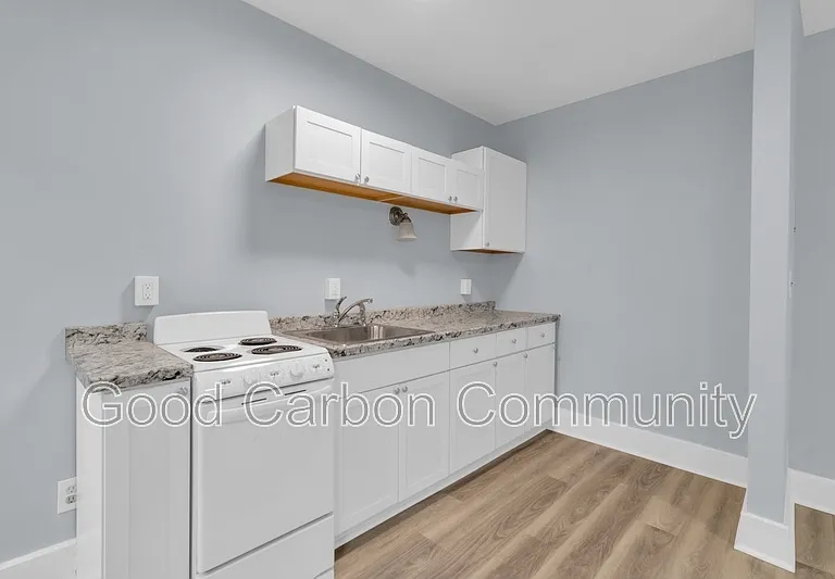 131 Allen St #5 — Photo 3