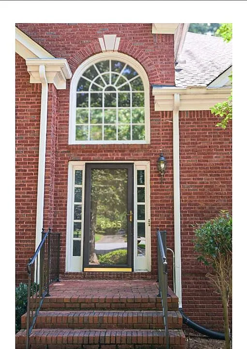 5 bed, 3.0 bath, 2365 sqft, $3,300 — Photo 3