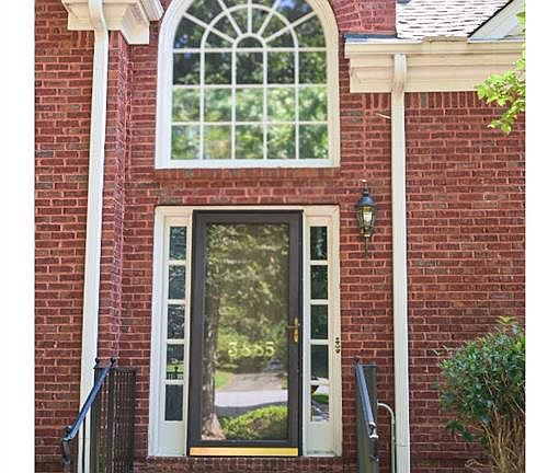 3rd image of 3885 Waterford Dr