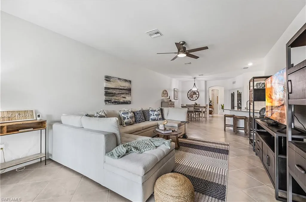 2 bed, 2.0 bath, 1564 sqft, $5,500 — Photo 4