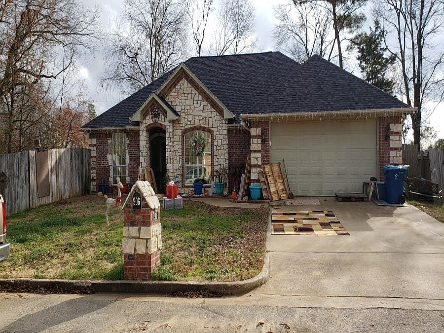 1st image of 906 Mockingbird Ln