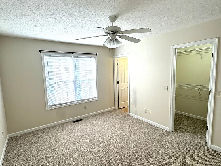 131 Joyce Dr — Photo 12