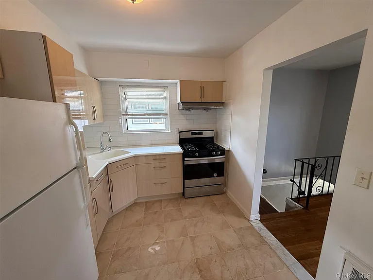 107 Gibson Blvd — Photo 2
