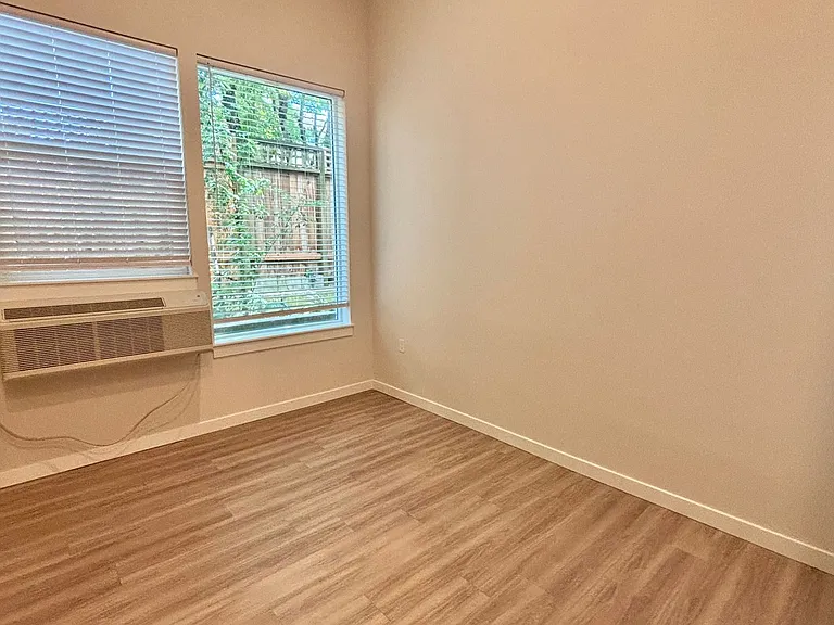Vibrant Studio Apartment - Belmont St — Photo 23