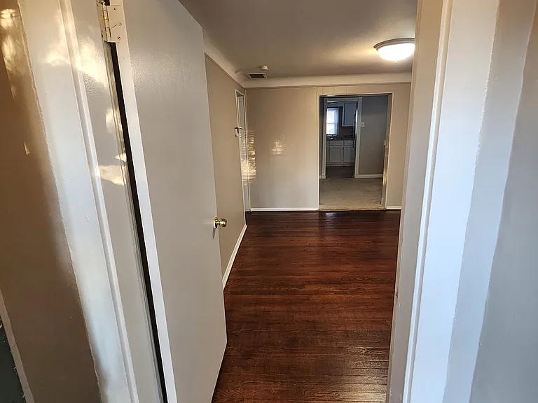 1353 S Linville Ave — Photo 2