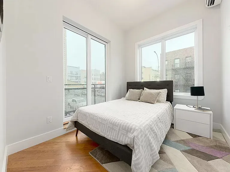 576 Grand St #3R — Photo 9