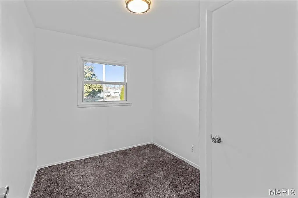 3 bed, 1.0 bath, $1,400 — Photo 4
