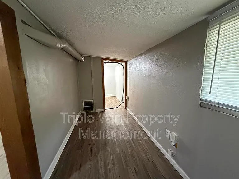 810 Saint Anthony Ln — Photo 38