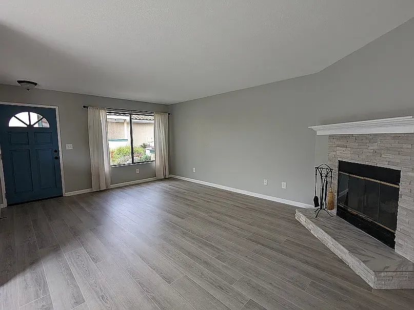 2 bed, 974 sqft, $2,700 — Photo 2