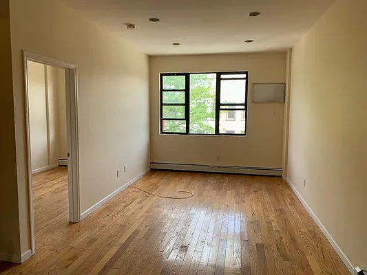 Rented by Premier Metro Realty Corp | media 14