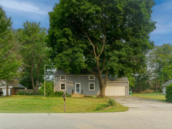 5473 Reimer Dr, Roscoe, IL 61073