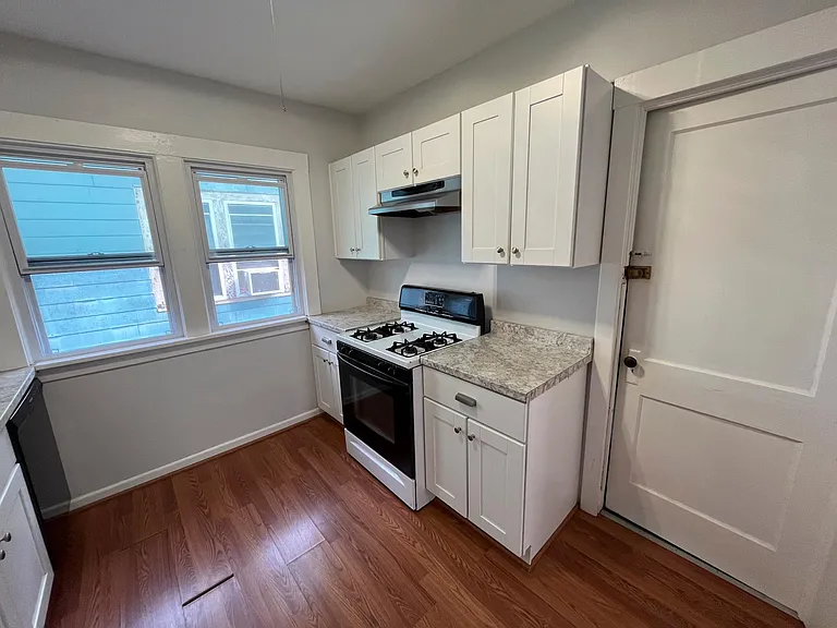 Kitchen w/ stove