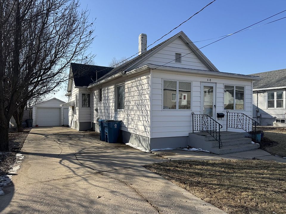 1st image of 618 10th St
