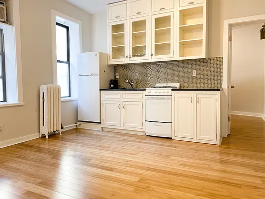 Rented by Real Broker NY LLC | media 41