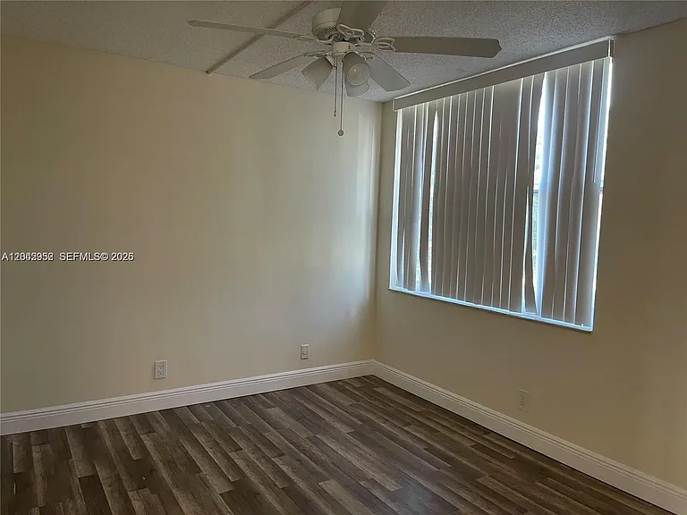 9401 Evergreen Pl #103 — Photo 6