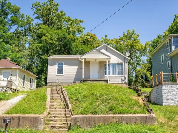 155 Fernwood Ave, Barberton, OH 44203