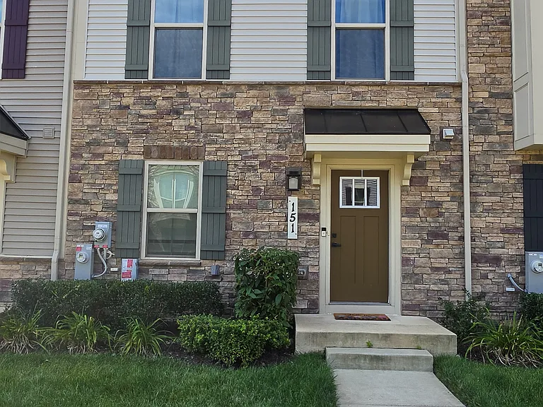151 Lyons Creek Dr — Photo 2