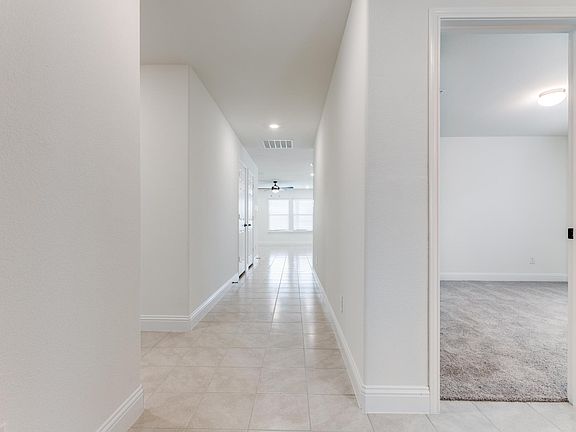 4th image of 1825 Aslynn Cir
