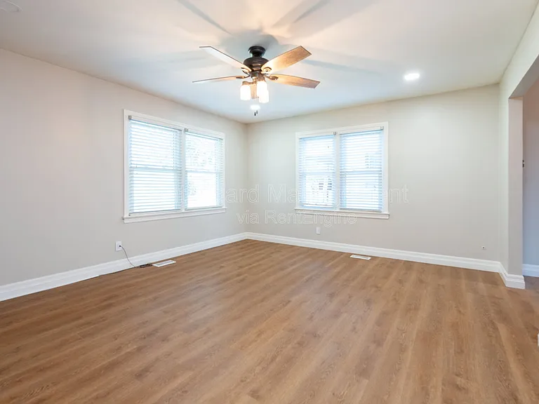 547 N Custer St — Photo 7