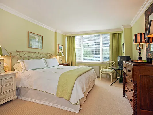 Sold by Sotheby's International Realty | media 8