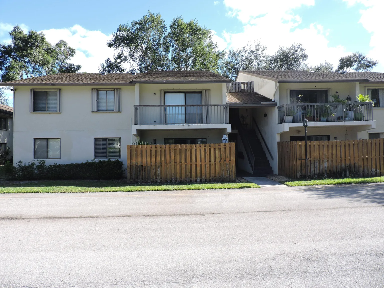 2 bed, 2.0 bath, 1000 sqft, $2,100 — Photo 1