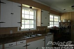 3rd image of 102 Hannasch Dr