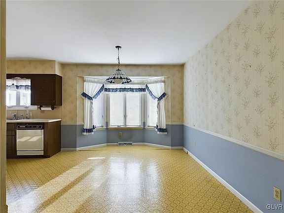 5th image of 508 Heather Ln