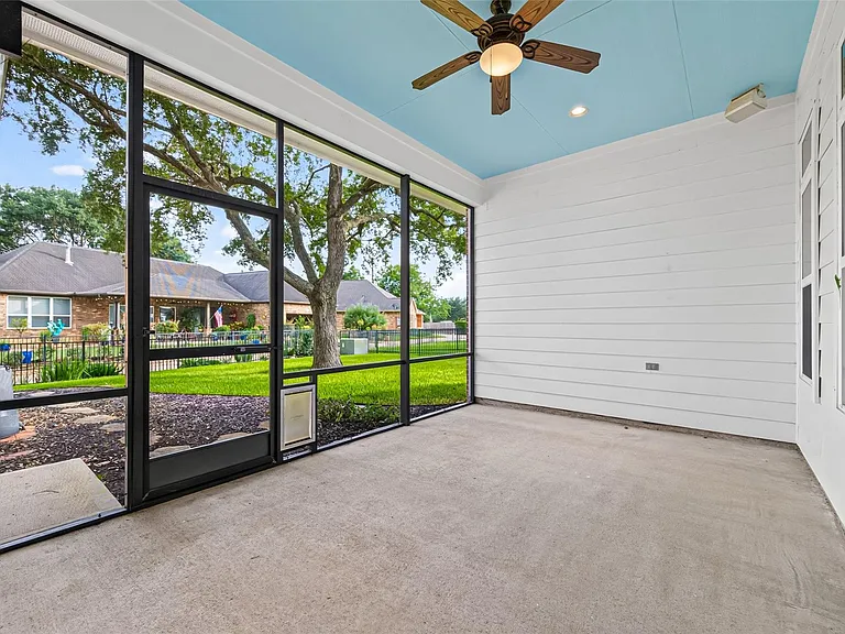 4727 Lake Village Dr — Photo 31