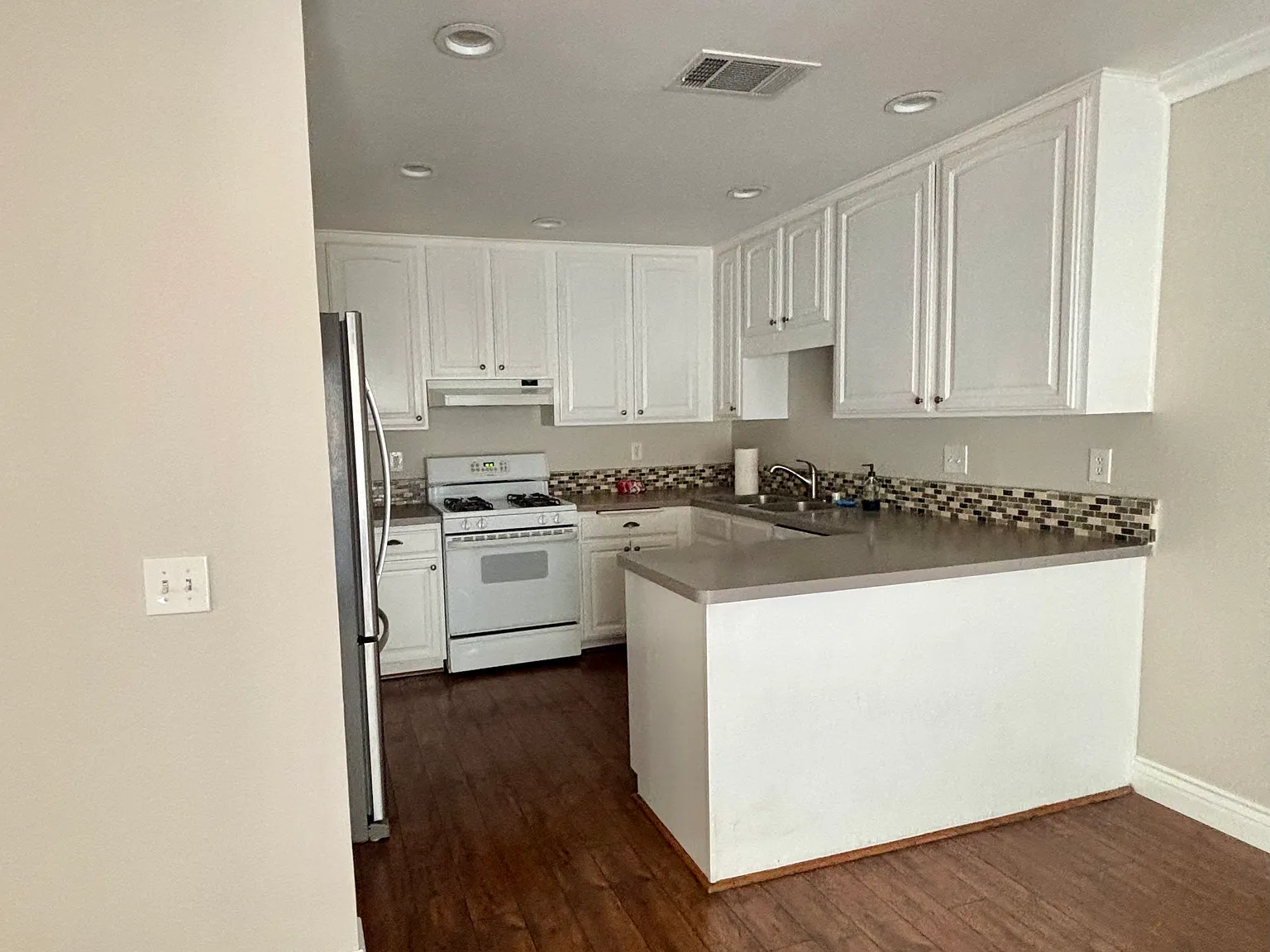 3 bed, 1281 sqft, $3,600 — Photo 3