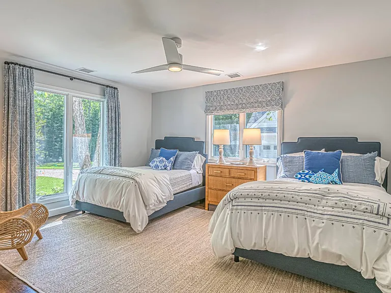 34 Elizabeth Ln — Photo 17
