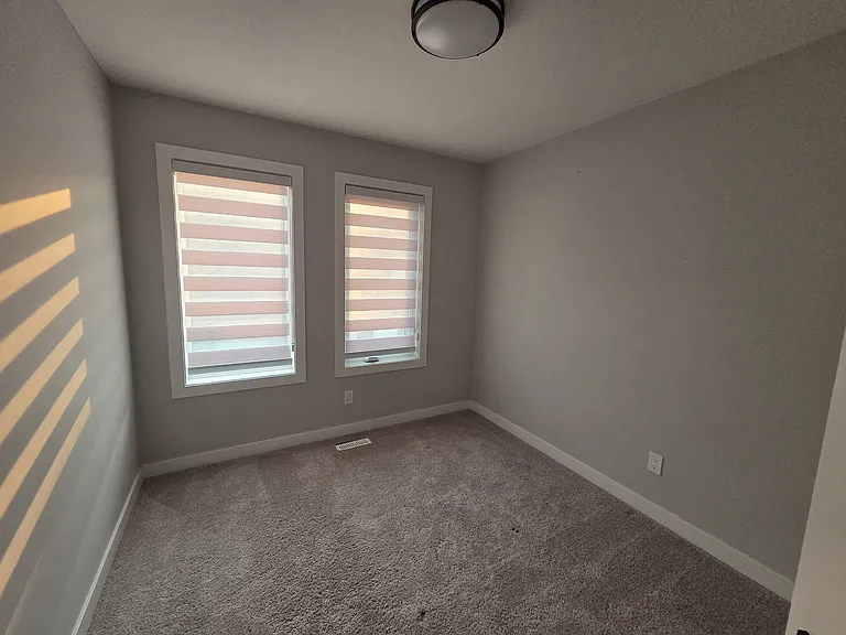 1729 Keene Cres SW — Photo 10