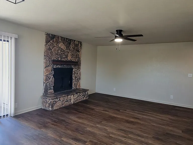 800-804 Laurelwood Dr — Photo 4