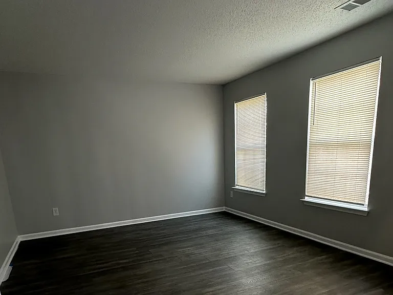 137 Edison Dr — Photo 8