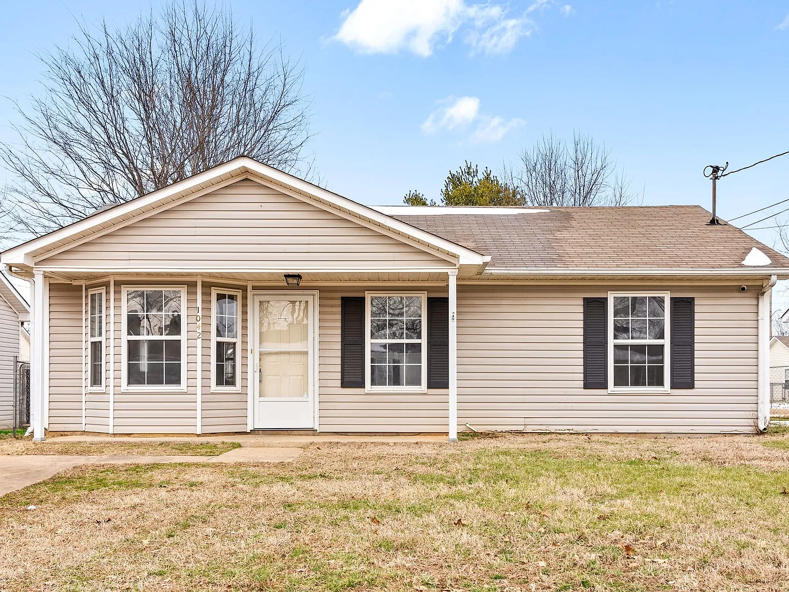 3 bed, 1064 sqft, $1,395 — Photo 1