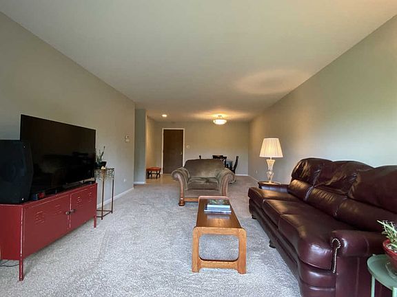 4th image of 51 Old Oak Dr APT 306