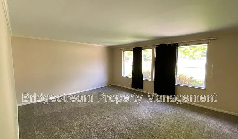 2135 E Rahn Rd — Photo 28