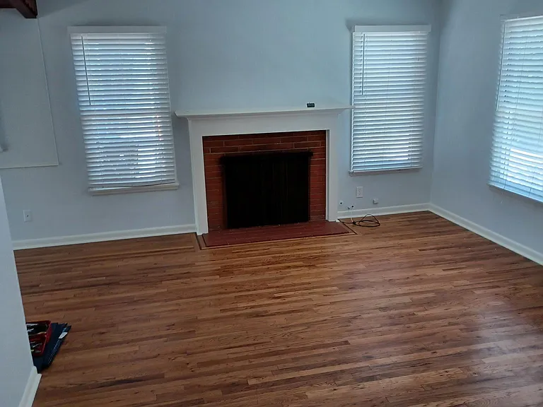 21913 Lopez St — Photo 2