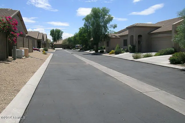 44 S Greenfield Rd — Photo 3