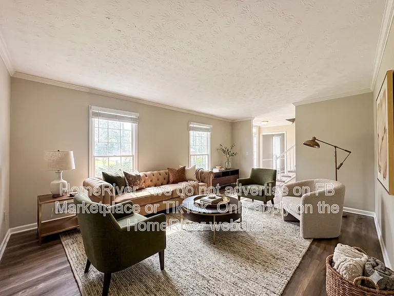 561 Chatham Trl — Photo 2